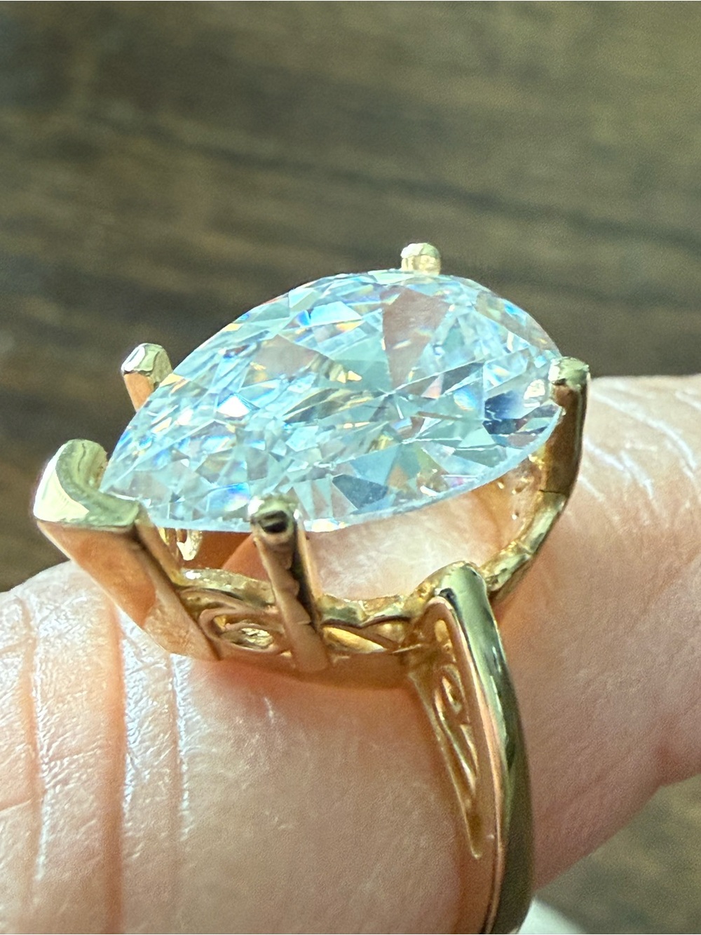 14K Gold Pear Cut Solitaire Ring with Clear Stone - Picture 3 of 9